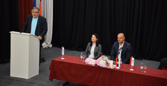 Kako nema novca za borce, a ima za preskupe softvere?