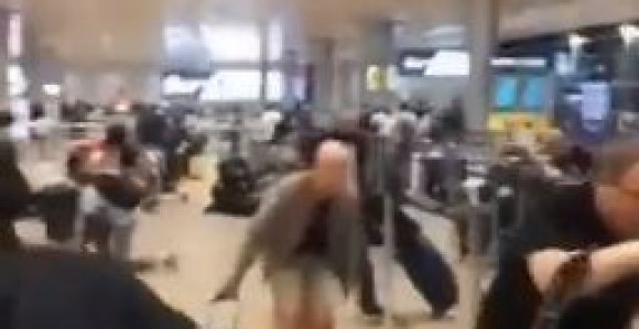 Porodica iz SAD ponijela u torbi bombu (VIDEO)