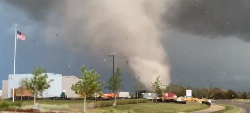 Tornado napravio pustoš, 6.500 domova bez struje