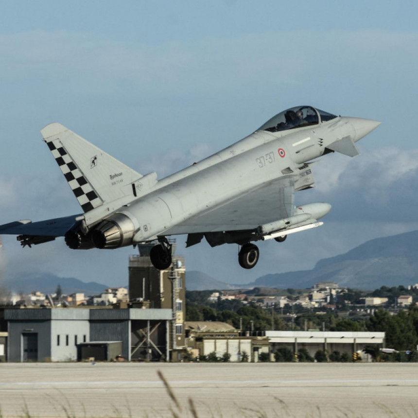 НАТО дигао борбене авионе због хрватског Ербаса