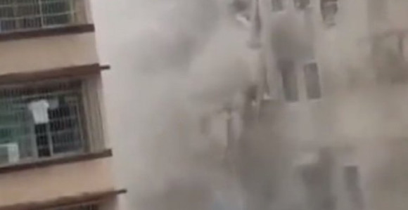 Kina: Desetine ljudi ostalo zatrpano u ruševinama