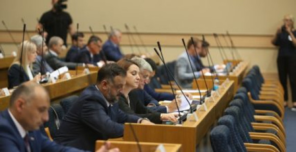 Građani očajni, vlastodršci se odrodili od naroda