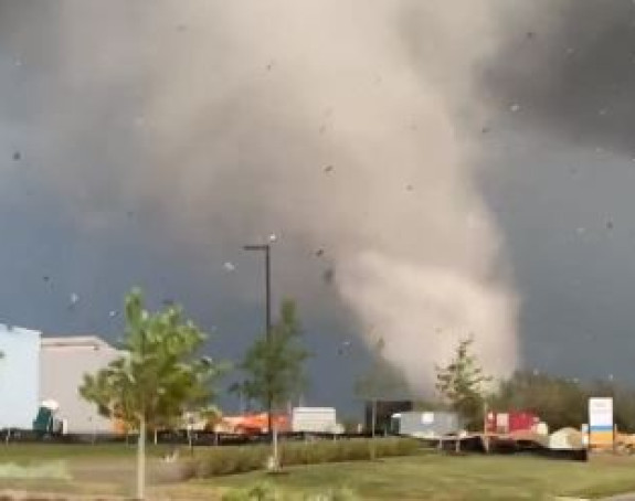 Tornado napravio pustoš, 6.500 domova bez struje