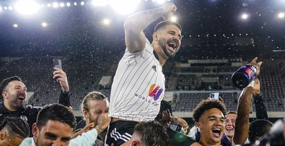 Dva gola Mitrovića za rekord i trofej "Čempionšipa"