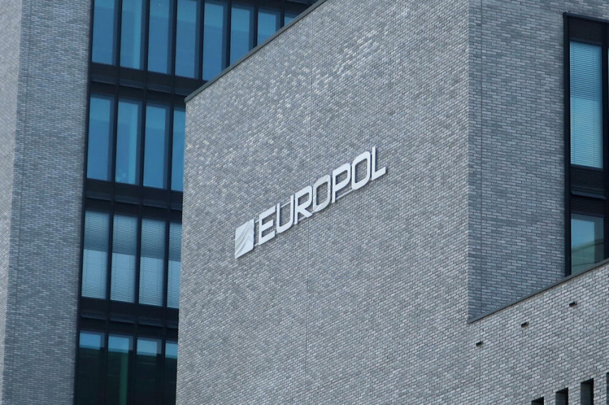Europol sumnjiči aktivne policajce CG da su "kavčani"