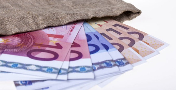 U ručnom frižideru pokušali da prenesu preko 70.000 evra