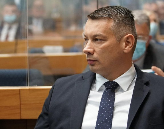 Симболично повећање плата и пензија нису довољне мјере