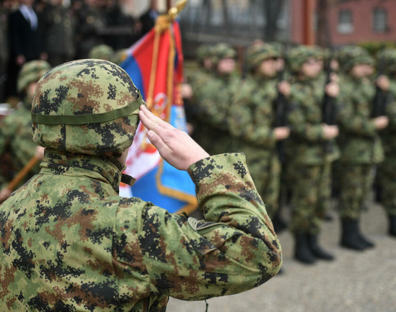 Vučić za obavezni vojni rok od 90 dana