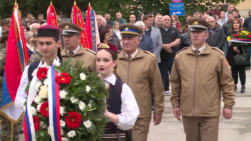 Pomen borcima: Neka ove zastave budu zastave mira