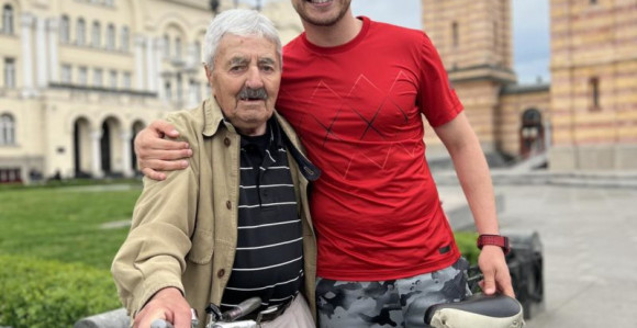 Stanivuković kupio bicikl, novac ide za pomoć malom Vukanu