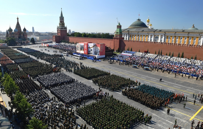 Почела парада у Москви, очекује се обраћање Путина