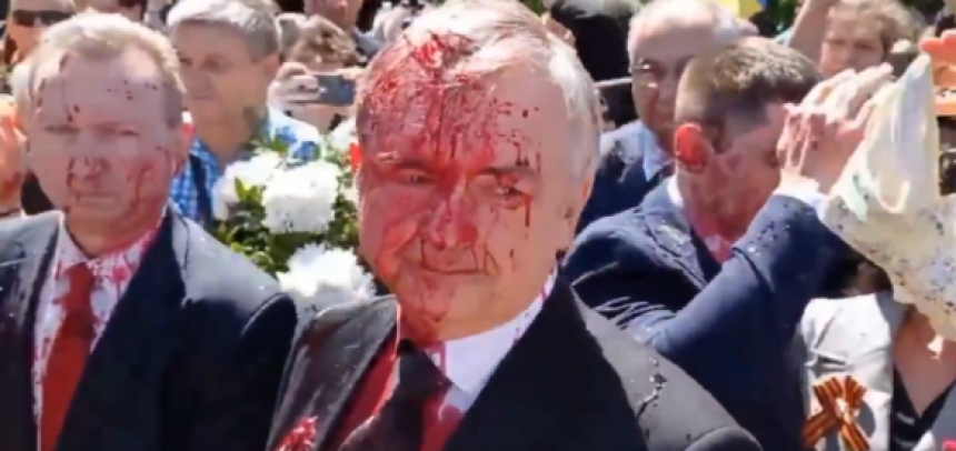 Napadnut ruski ambasador u Varšavi na groblju (VIDEO)