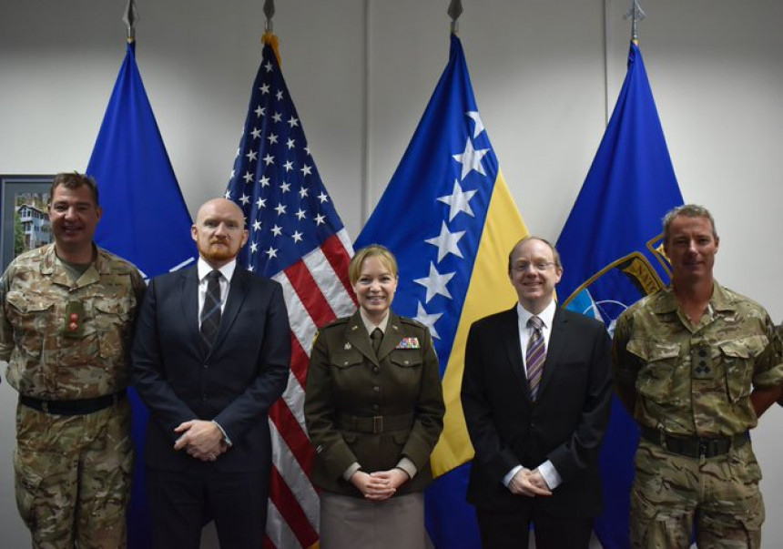 Филд разговарао са представницима НАТО и ЕУФОР-а