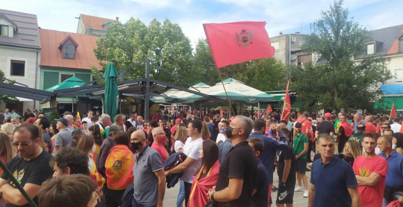 Incident i u Crnoj Gori: Abazovića gađali flašom