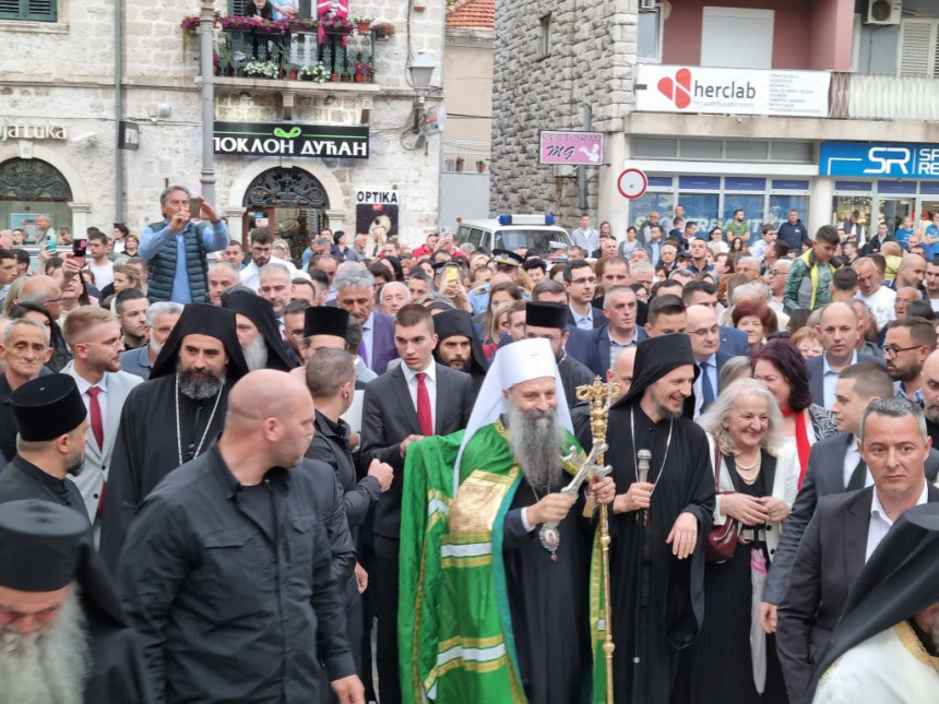 Хиљаде вјерника дочекало патријарха Порфирија у Требињу