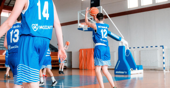 Za razvoj košarke: Mozzart donirao opremu KK Sokolac