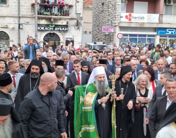 Hiljade vjernika dočekalo patrijarha Porfirija u Trebinju
