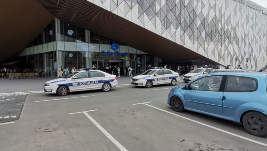 Beograd: Dojava o bombama u tri tržna centra lažna