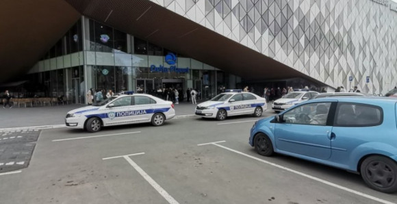 Beograd: Dojava o bombama u tri tržna centra lažna