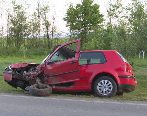 Težak udes kod Bijeljine, djevojka prevezena u UKC