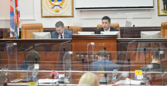Skupštinska većina donosi katastrofalne odluke za građane