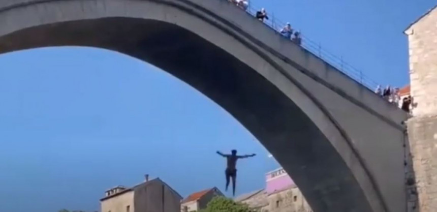 Neuspjeli skok sa Starog mosta mladog Amerikanca