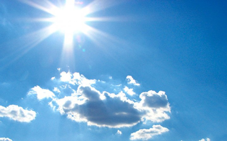 Danas toplo i sunčano, poslije podne moguća kiša