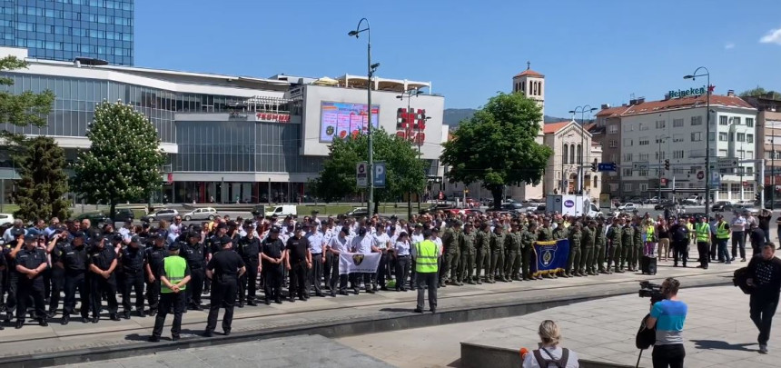 Protest u Sarajevu: Policajci traže bolje uslove rada