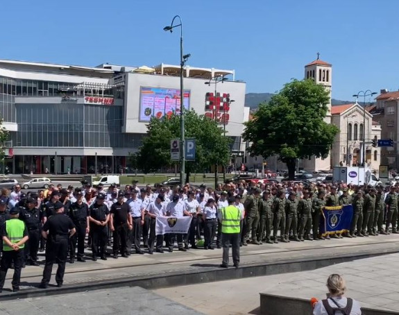 Protest u Sarajevu: Policajci traže bolje uslove rada