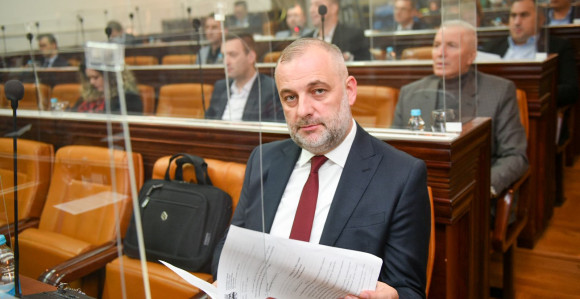 Milanović: SNSD zloupotrebljava maloljetnike u predizborne svrhe