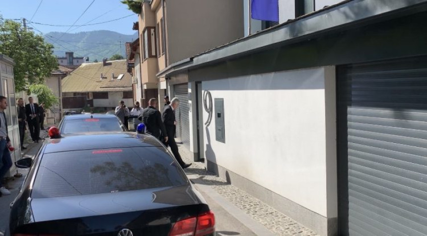 Čović i Izetbegović na doručku sa Mišelom