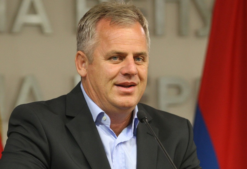 SNSD-SDA-HDZ bi da vrijeme stane i zato blokiraju izbore