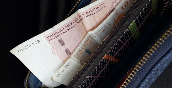 Плата испод просјека за више од половине запослених у БиХ