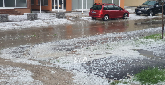 Nezapamćeno: Grad uništio vozila, usjeve i krovove