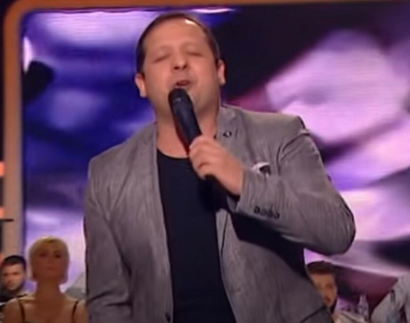 Pevač operisao želudac pa smršao 19 kilograma!