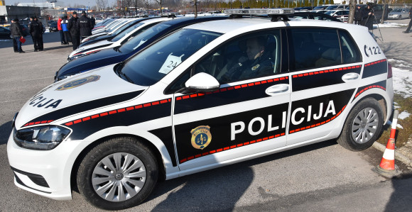 Dojave o bombama u osnovnim školama, policija na terenu