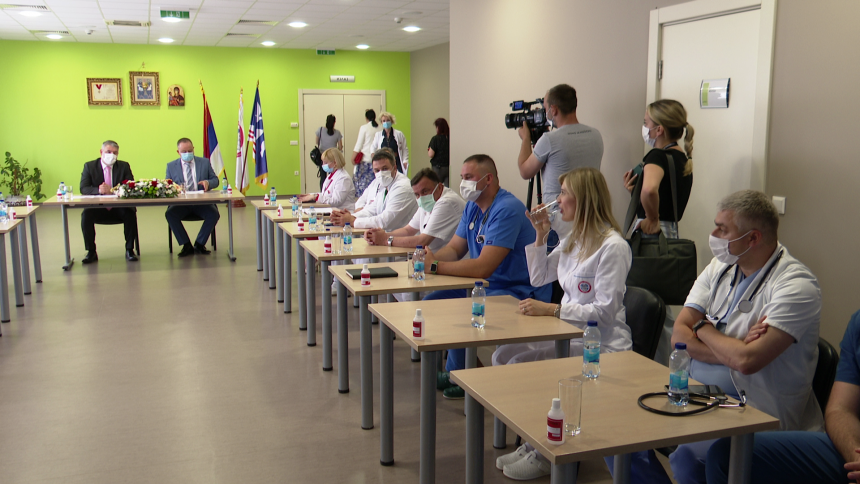 Šeranić uručio deset monitora bolnici u Bijeljini