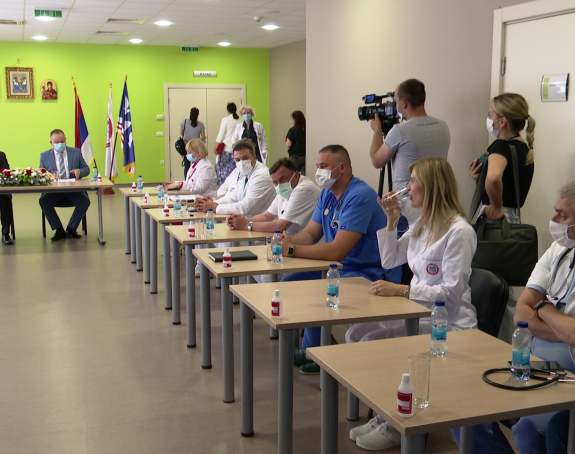 Šeranić uručio deset monitora bolnici u Bijeljini