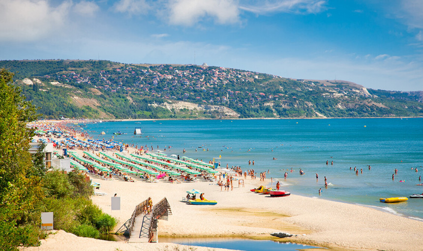 Ugrožen turizam: Turisti se boje mina i vojnih aviona