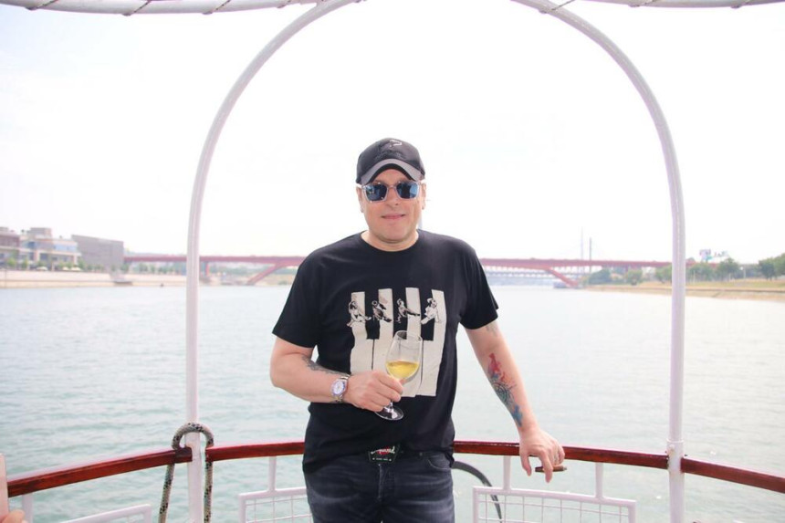Aco Pejović okupio novinare na brodu iz 19. vijeka