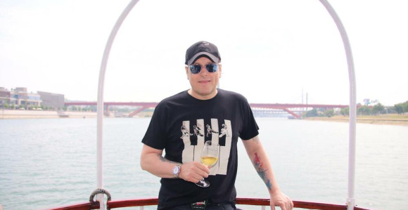 Aco Pejović okupio novinare na brodu iz 19. vijeka