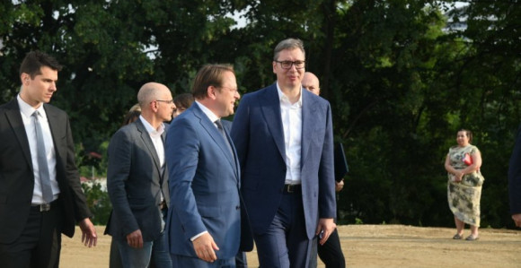 Vučić i Varhelji obišli gradilište klinike "Tiršova 2"