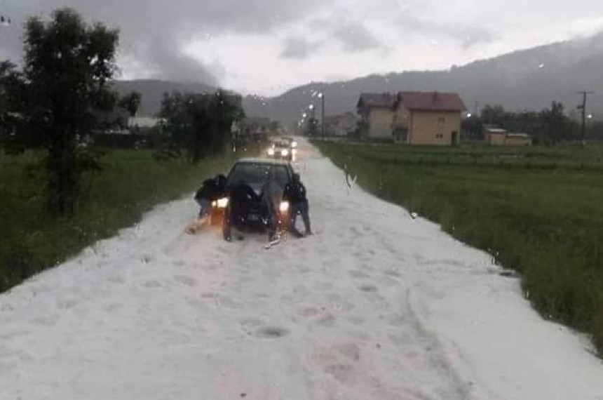 Gornji Vakuf pogodilo nevrijeme, ulice blokirane