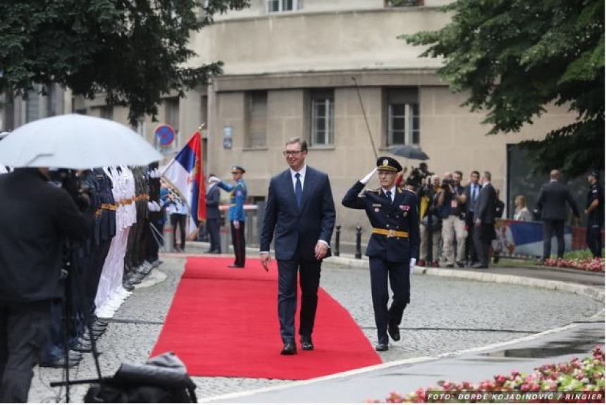 Građani pozdravili Vučića aplauzom i ovacijama