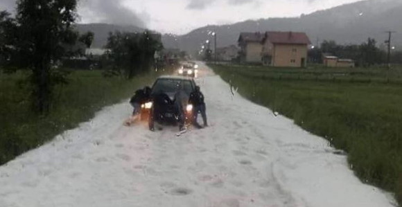Gornji Vakuf pogodilo nevrijeme, ulice blokirane
