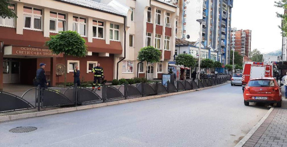 Dojave u školama o podmetnutim bombama (VIDEO)