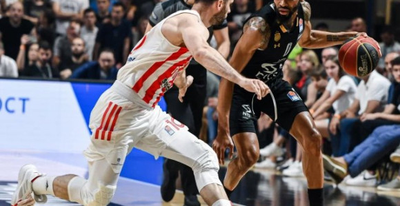 Igrači Crvene zvezde gađani "topovskim udarima"