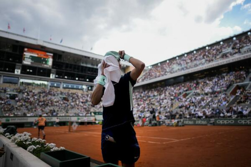 Скандал на Ролан Гаросу: Тенисер отјерао мајку
