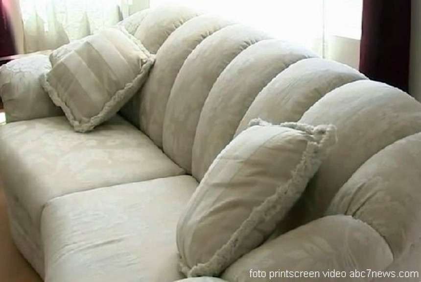 Pronašla u jastuku od sofe 36.000 dolara i vratila vlasniku!