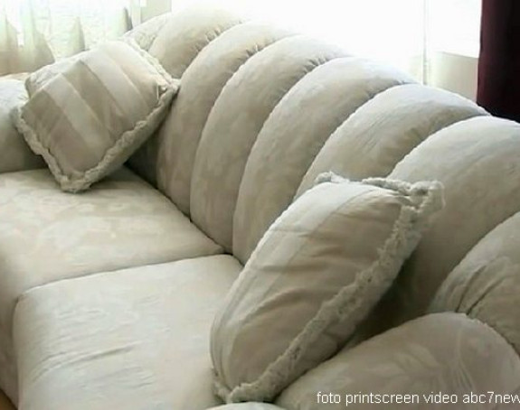 Pronašla u jastuku od sofe 36.000 dolara i vratila vlasniku!